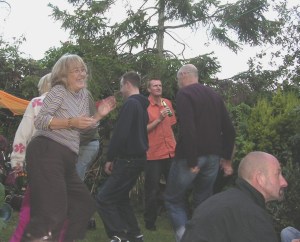 noise - garden party dancing